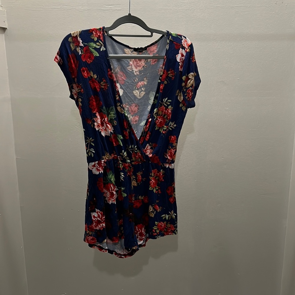 Ambiance floral shorts romper. Size medium. Lightly used.